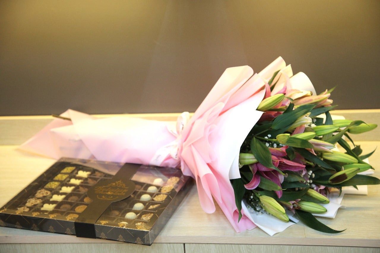 Lilly bouquet with box chocolate